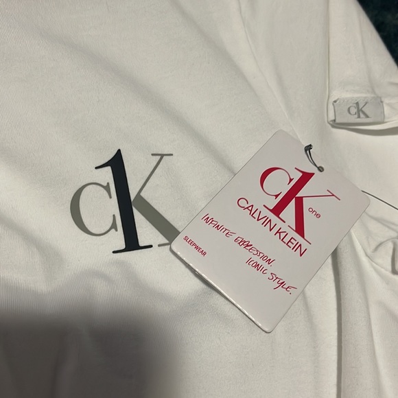 Calvin Klein NWT CREW NECK T-Shirt RRP $50 !! Bundle & save - Picture 3 of 5